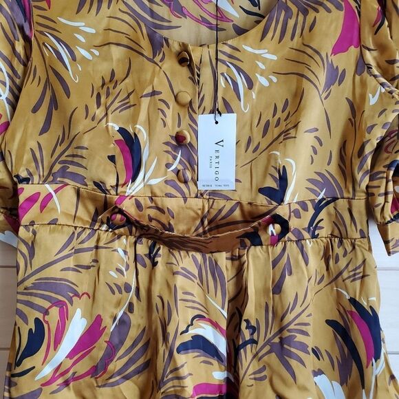 VERTIGO PARIS 100% Silk Printed Blouse - Picture 3 of 10